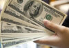 El dólar sigue en picada en RD; este jueves bajó 15 centavos