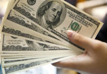 El dólar sigue en picada en RD; este jueves bajó 15 centavos