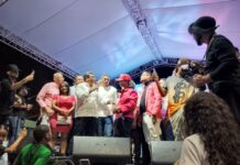 Ayuntamiento de Los Alcarrizos reconoce a Dalvin La Melodía en histórica fiesta popular que abarrotó el Parque de La Toronja